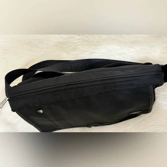 TUMI Leather Shoulder Bag Men’s Business Casual Black Luxury - Picture 8 of 9